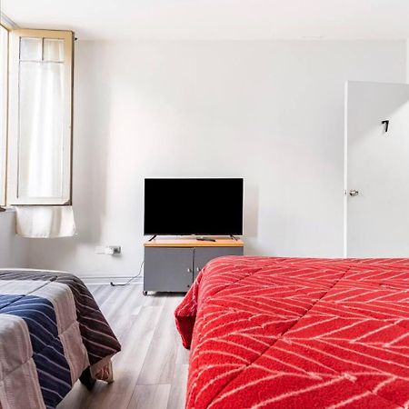 Отель Hostal Mancora Monjitas 755 Сантьяго Экстерьер фото