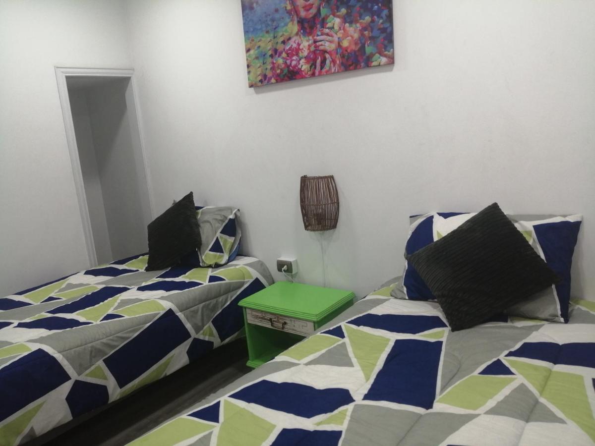 Отель Hostal Mancora Monjitas 755 Сантьяго Экстерьер фото