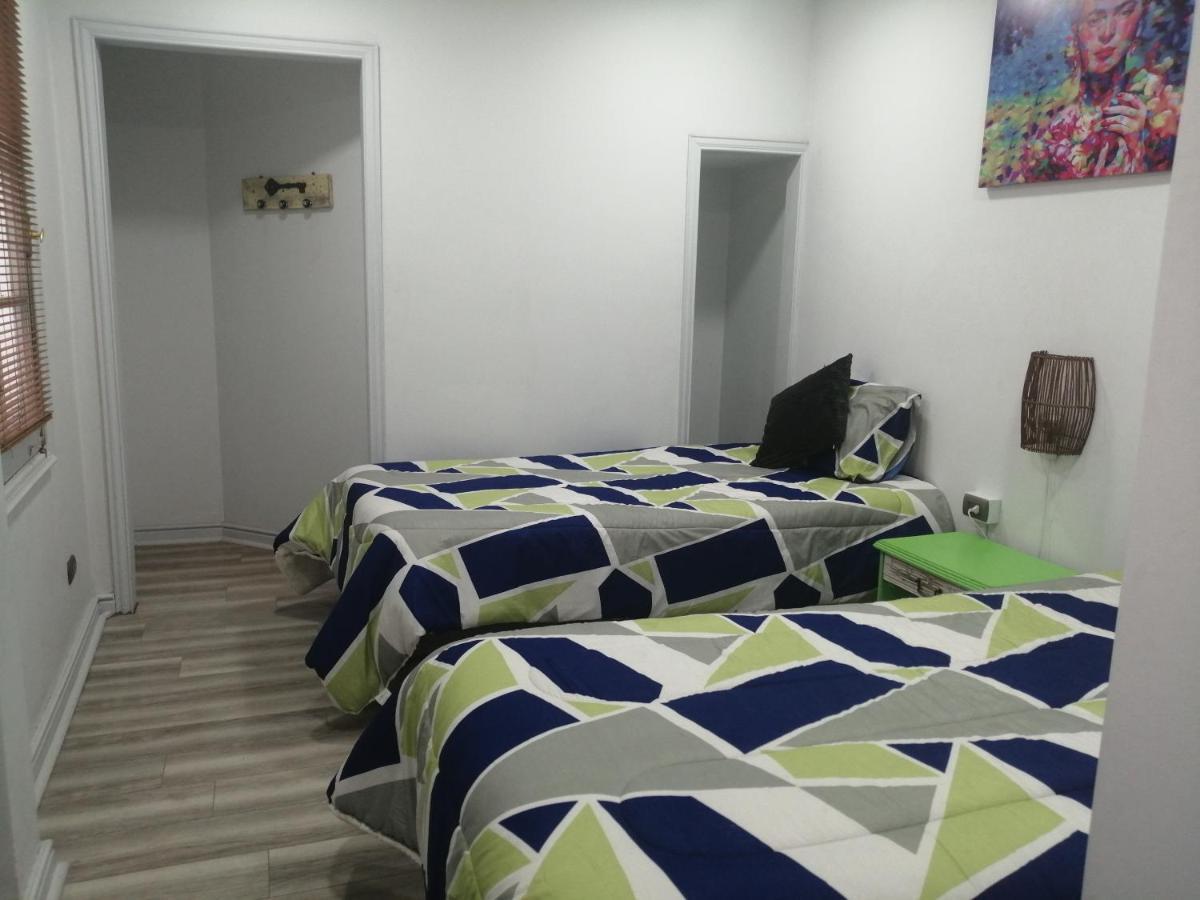 Отель Hostal Mancora Monjitas 755 Сантьяго Экстерьер фото