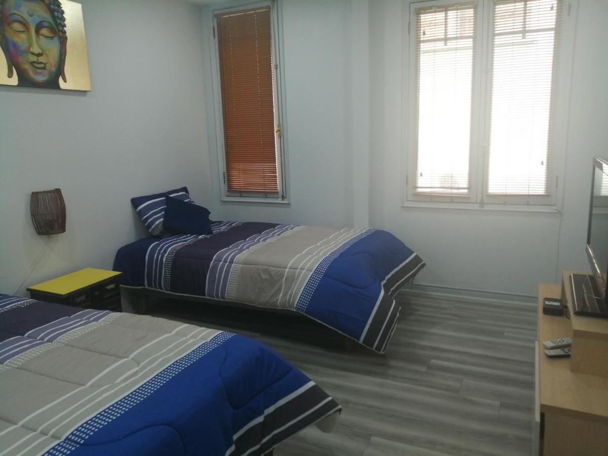 Отель Hostal Mancora Monjitas 755 Сантьяго Экстерьер фото
