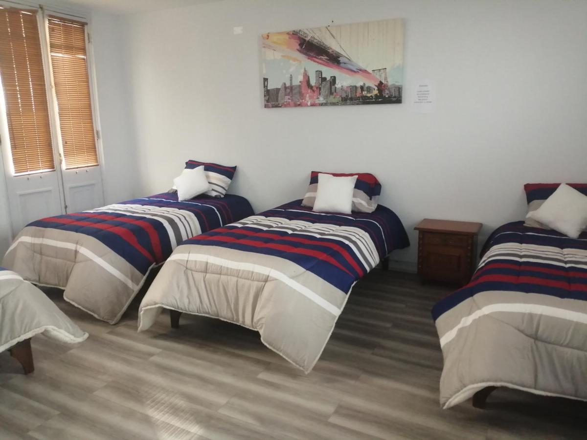 Отель Hostal Mancora Monjitas 755 Сантьяго Экстерьер фото