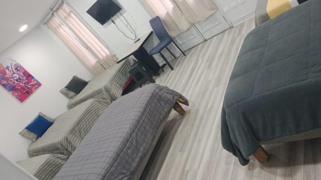 Отель Hostal Mancora Monjitas 755 Сантьяго Экстерьер фото