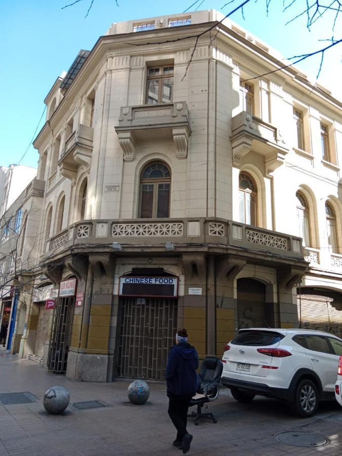 Отель Hostal Mancora Monjitas 755 Сантьяго Экстерьер фото