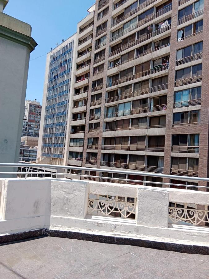 Отель Hostal Mancora Monjitas 755 Сантьяго Экстерьер фото