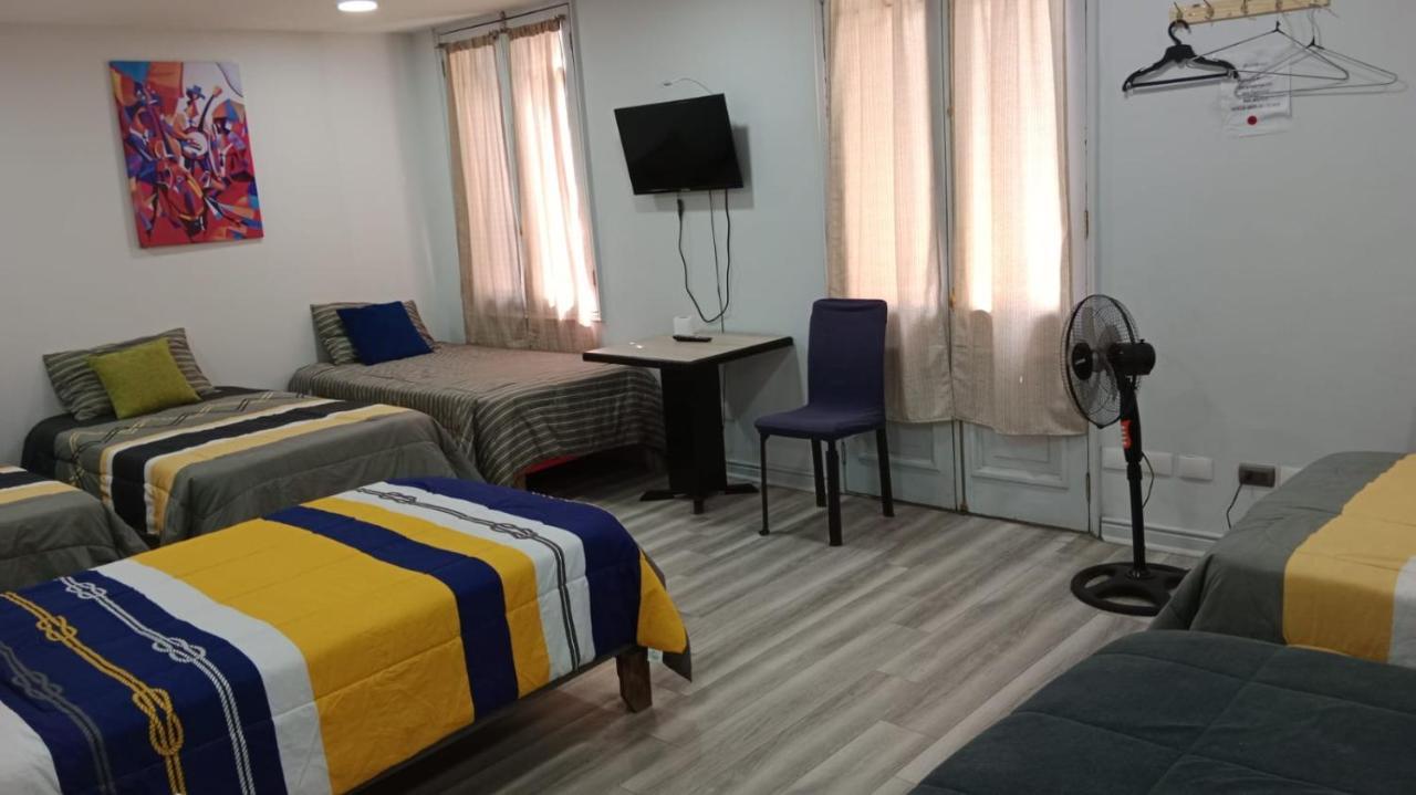 Отель Hostal Mancora Monjitas 755 Сантьяго Экстерьер фото
