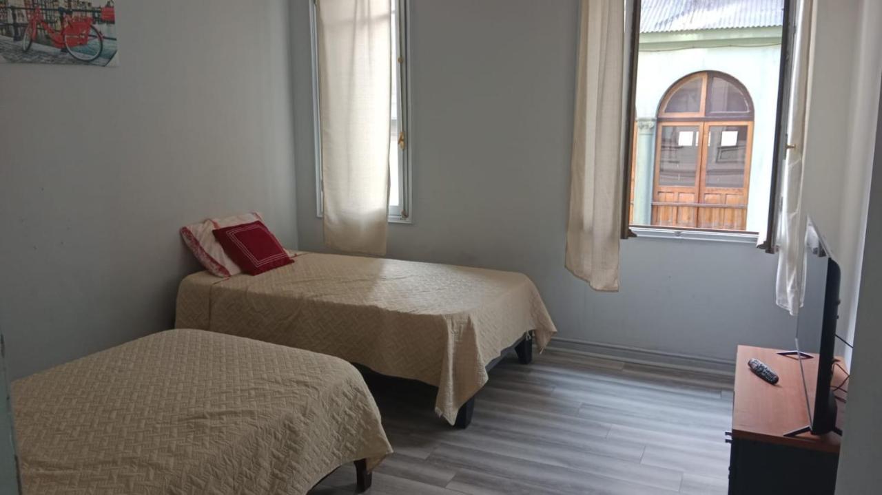 Отель Hostal Mancora Monjitas 755 Сантьяго Экстерьер фото