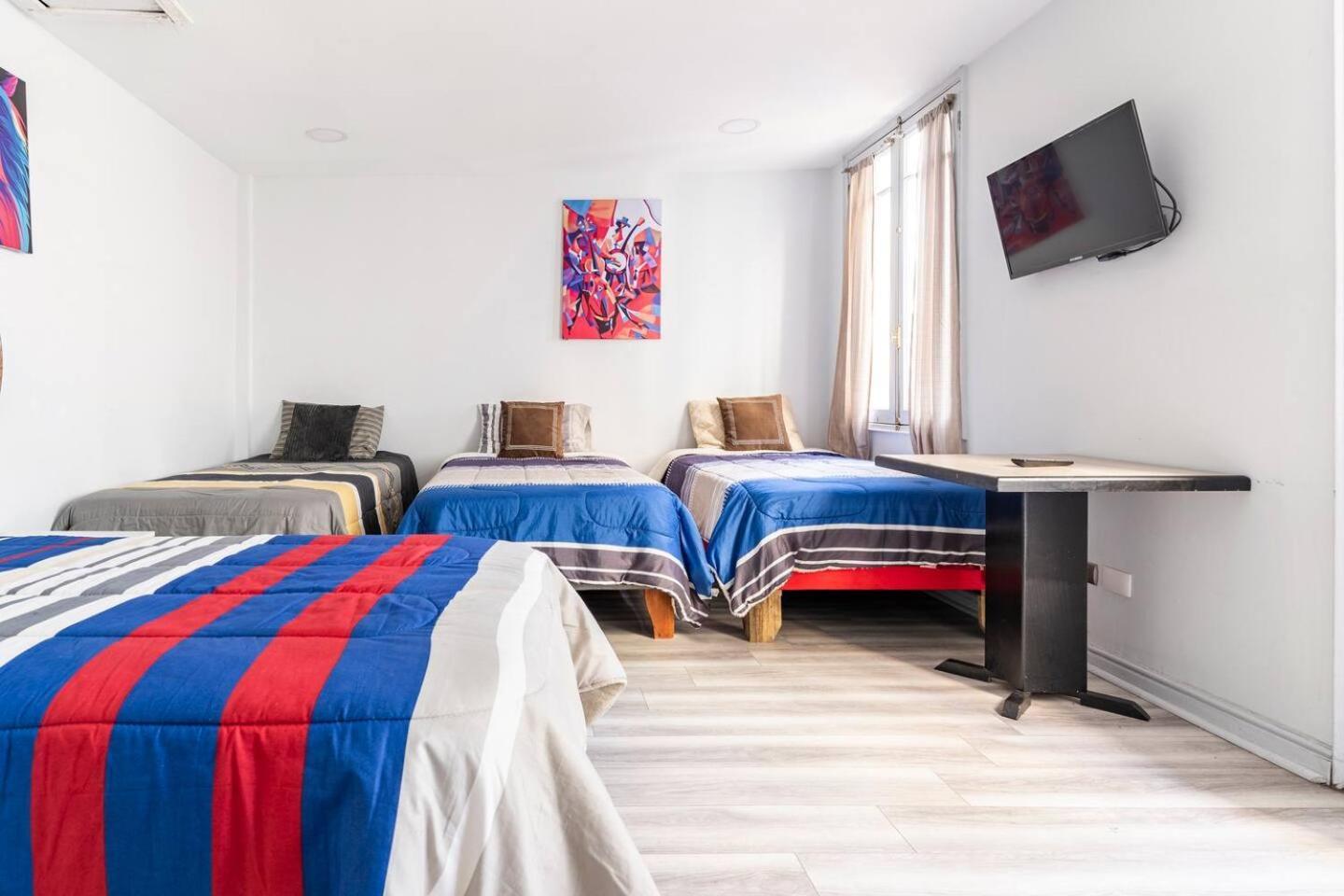 Отель Hostal Mancora Monjitas 755 Сантьяго Экстерьер фото