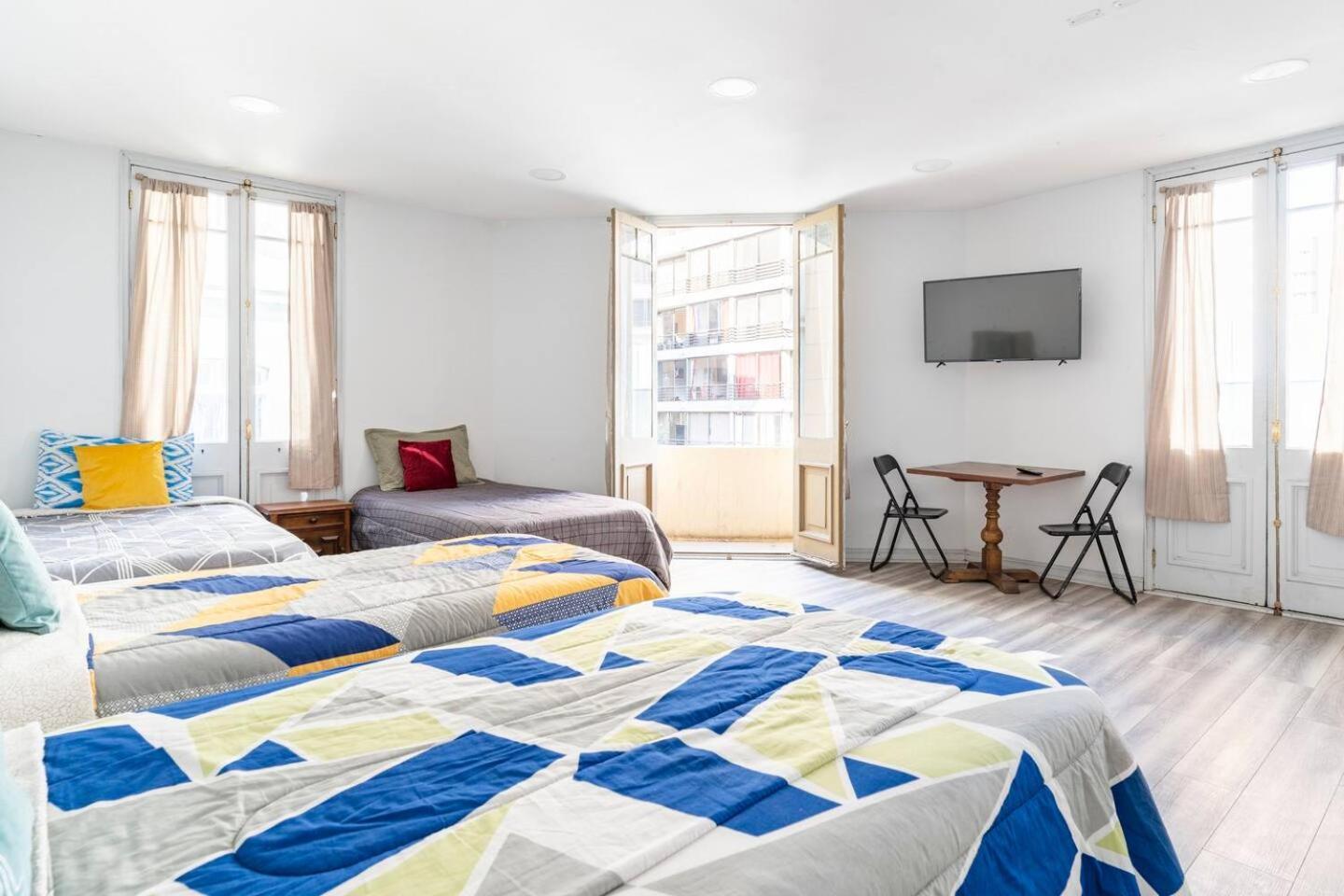Отель Hostal Mancora Monjitas 755 Сантьяго Экстерьер фото