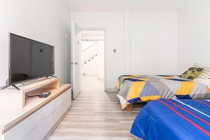 Отель Hostal Mancora Monjitas 755 Сантьяго Экстерьер фото