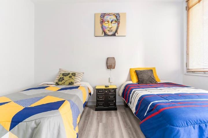Отель Hostal Mancora Monjitas 755 Сантьяго Экстерьер фото