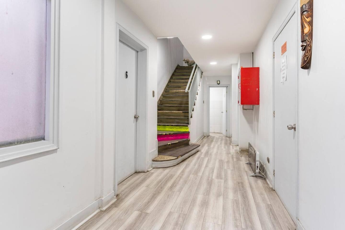 Отель Hostal Mancora Monjitas 755 Сантьяго Экстерьер фото