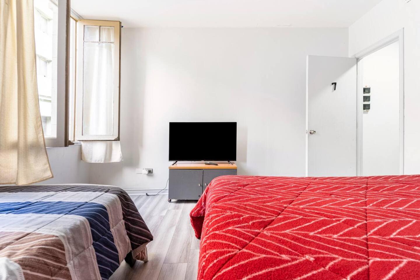 Отель Hostal Mancora Monjitas 755 Сантьяго Экстерьер фото