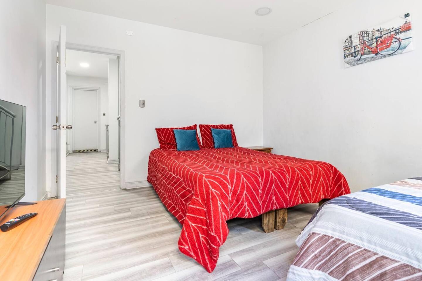 Отель Hostal Mancora Monjitas 755 Сантьяго Экстерьер фото