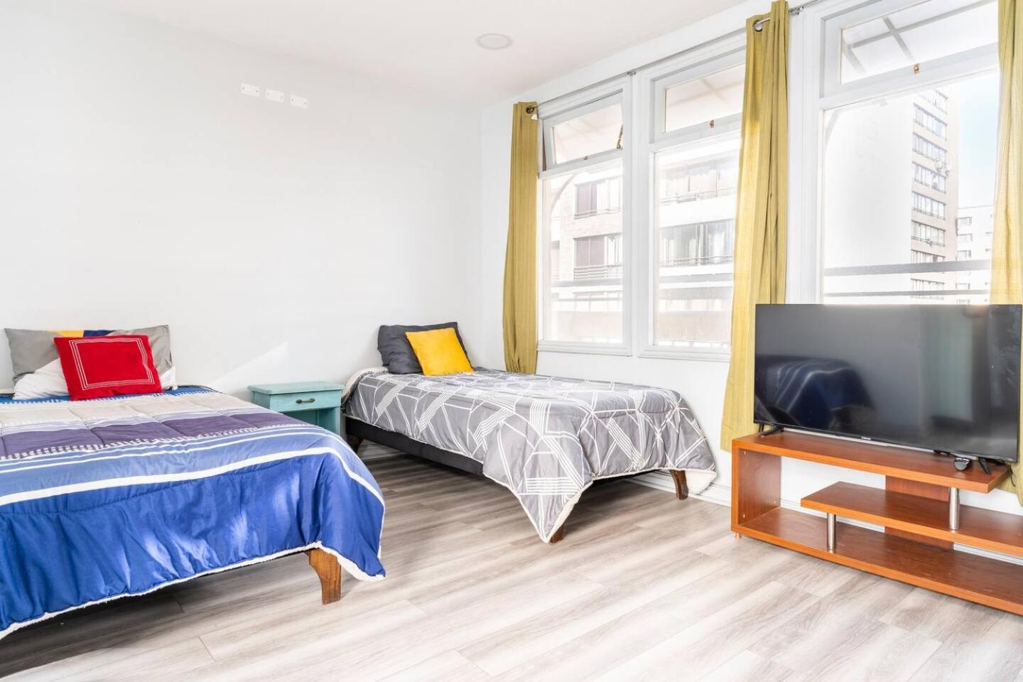 Отель Hostal Mancora Monjitas 755 Сантьяго Экстерьер фото