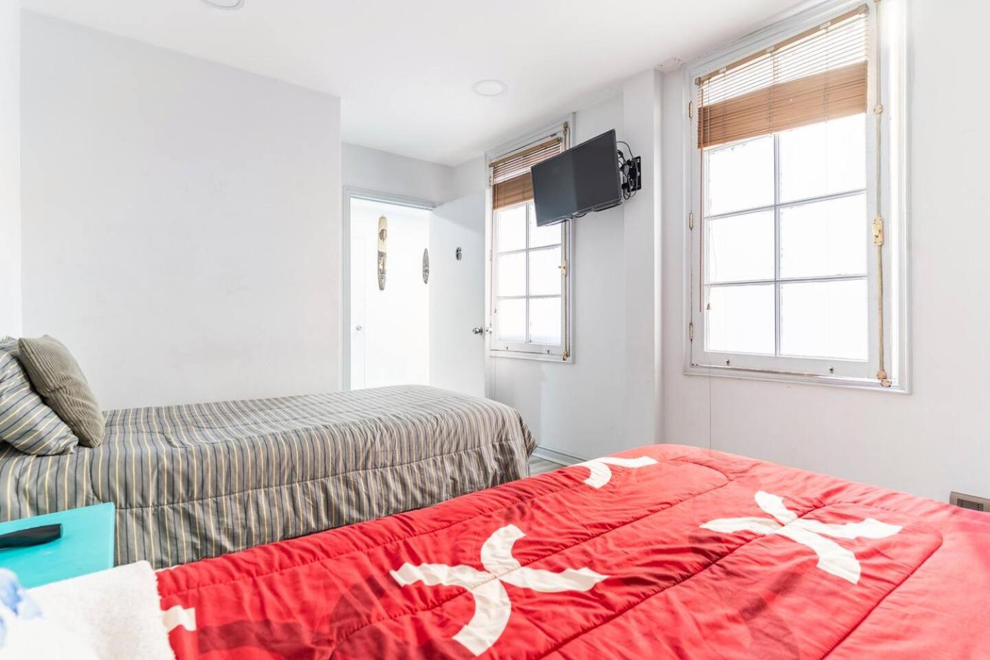 Отель Hostal Mancora Monjitas 755 Сантьяго Экстерьер фото