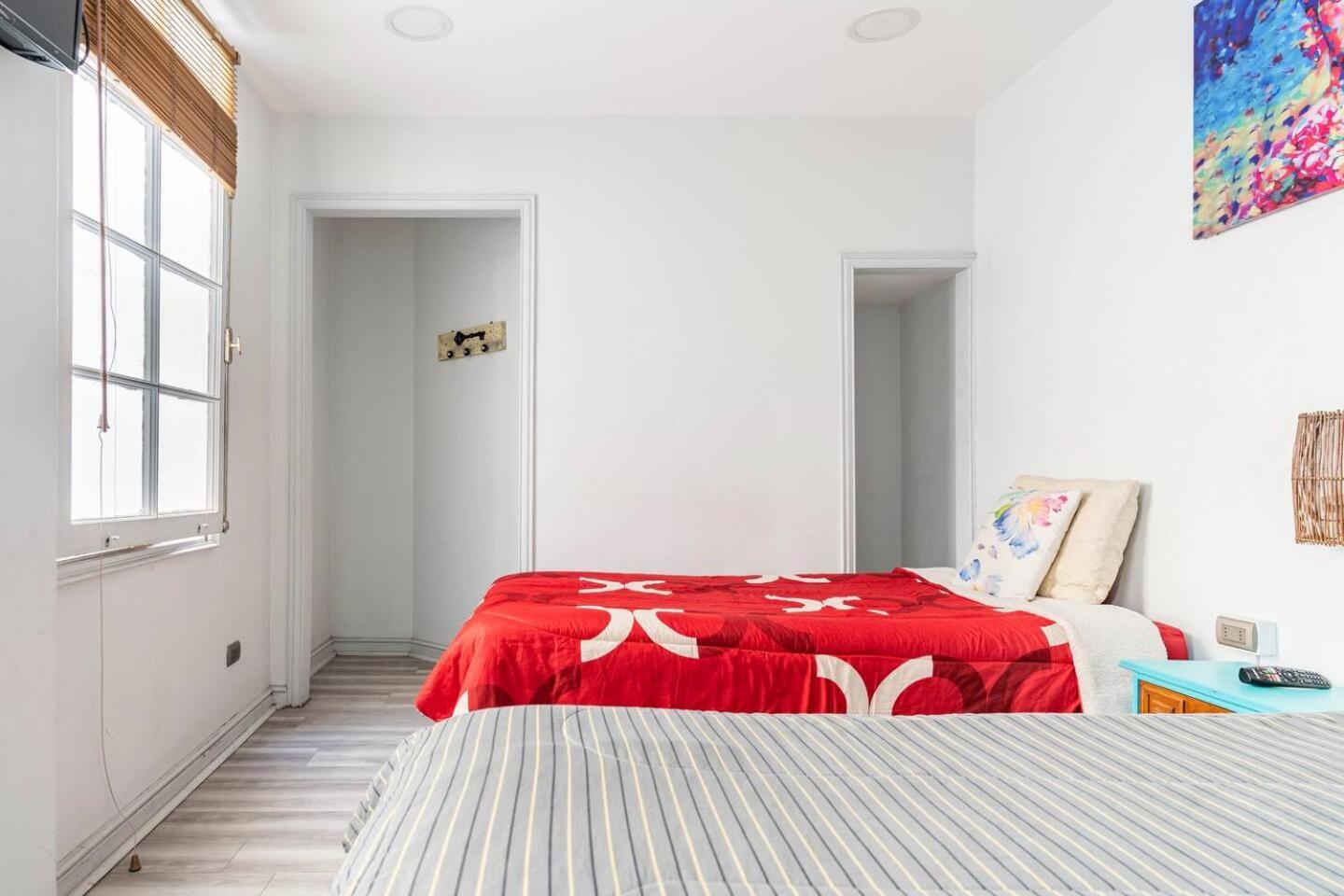Отель Hostal Mancora Monjitas 755 Сантьяго Экстерьер фото